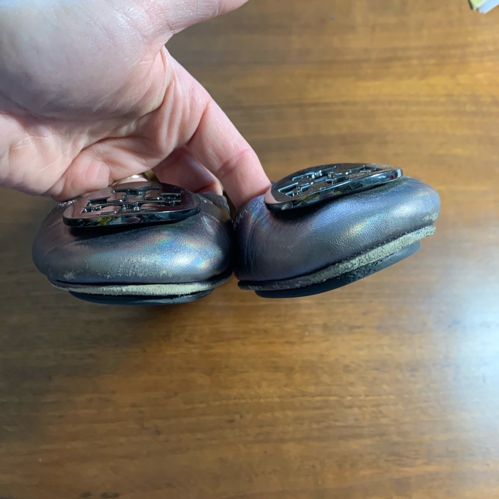 TORY BURCH Reva silver leather ballet flats - Picture 9 of 9